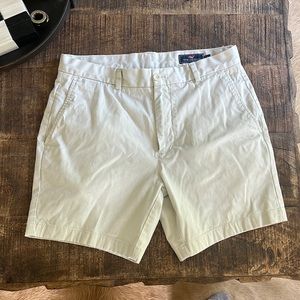 Men’s vineyard vine khaki shorts like new gently used